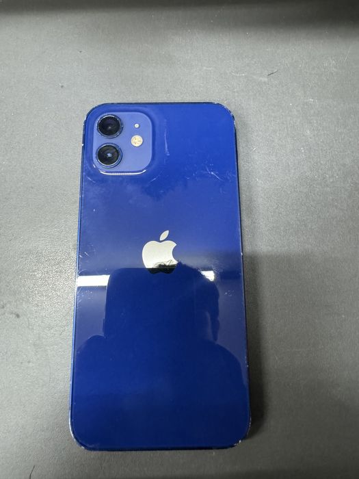 Продам айфон 12.