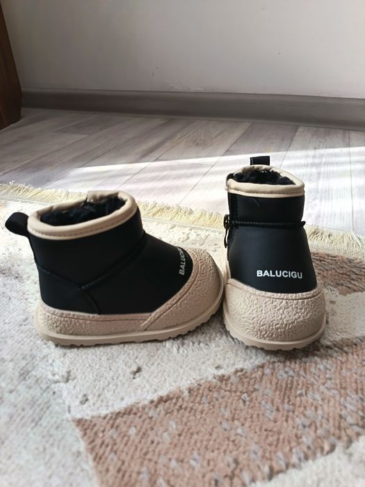 Продам детскую обувь