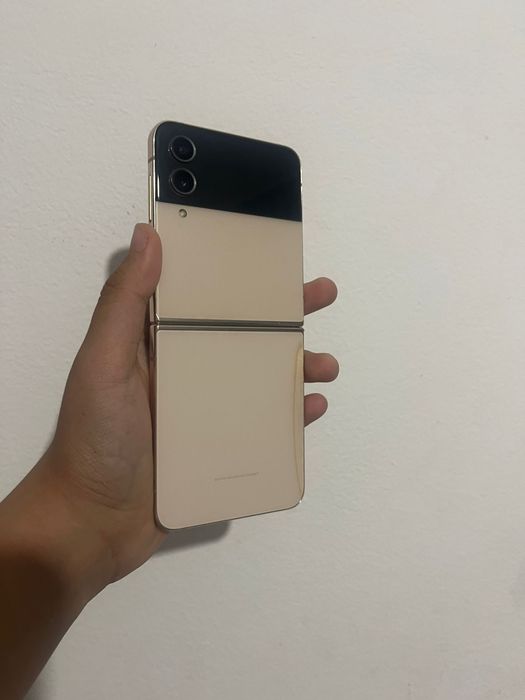 Samsung galaxy z flip 4 256/8