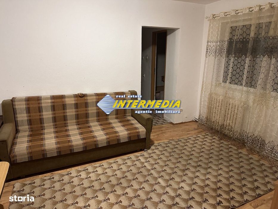 Apartament de închiriat 3 camere| etaj 3| zona Cetate