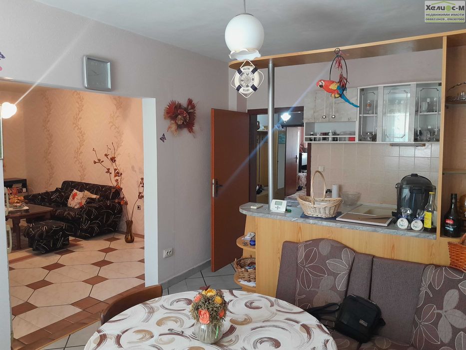 Продава се Четиристаен апартамент в Монтана, Широк център - 106 кв.м за 1732 €/кв.м - Снимка #1