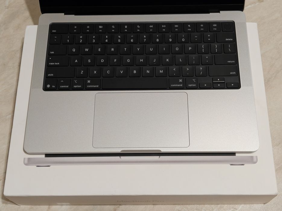 MacBook Pro 14 M5 24/1TB 5 циклов
