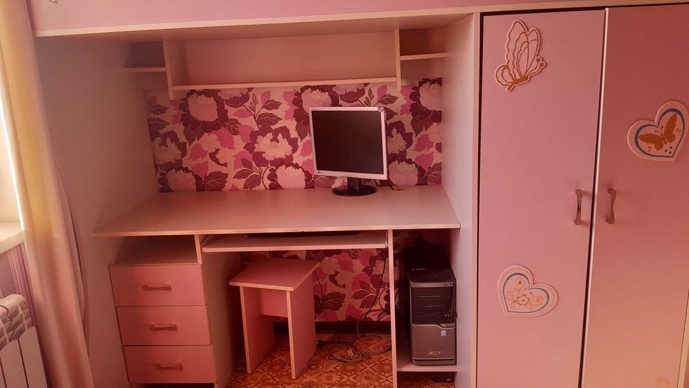 Продается двухъярусный кровать для девочки