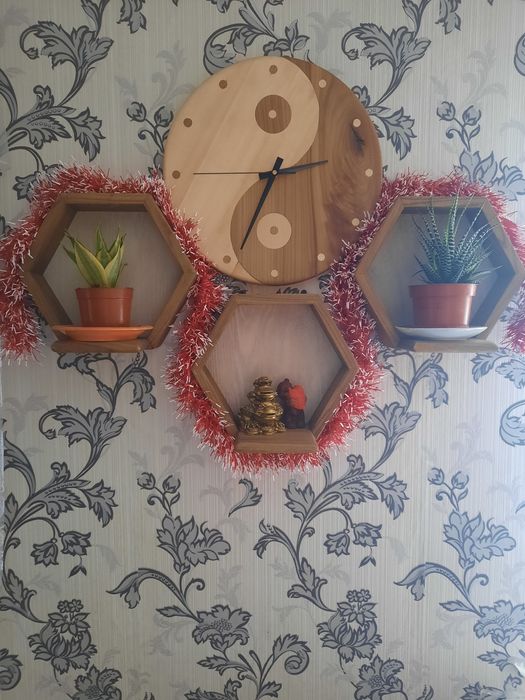 Часы деревянные,полочки, ручной работы