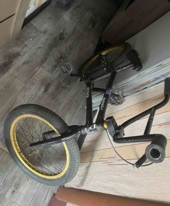 Велосипед BMX в нормальном
СОСТОЯНИИ