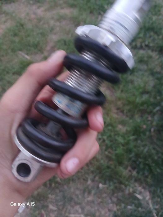 Vând roate față / spate , si un amortizor /suspensie