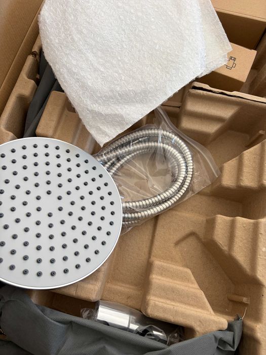 Coloana de dus FERRO – noua, nefolosita | Palarie 20 cm | Set complet
