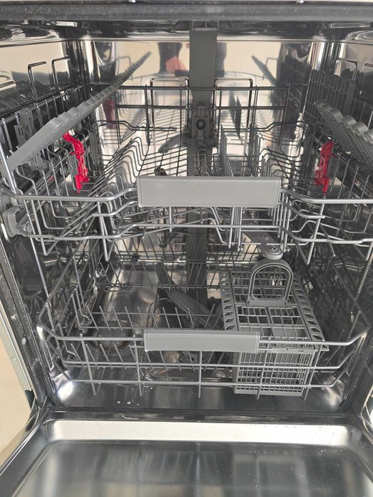 Съдомиялна Wirlpool