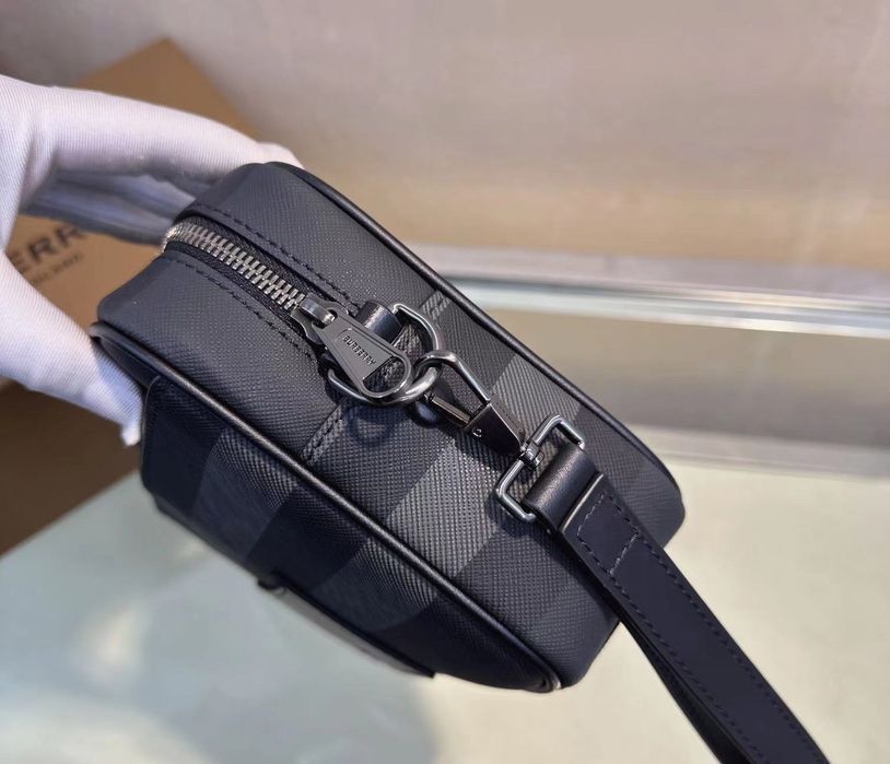 Чанта Burberry Muswell Check-print Zip Pouch in Faux Leather