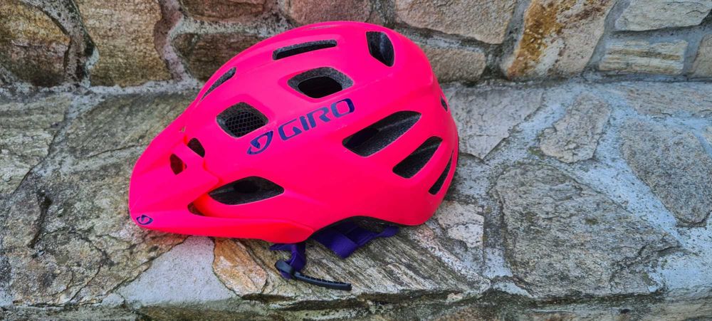 Детска каска за велосипед.