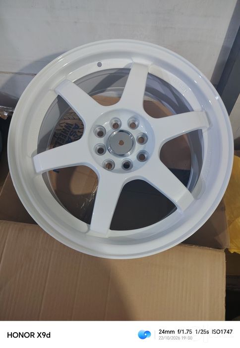 R 17 sport diska sotiladi