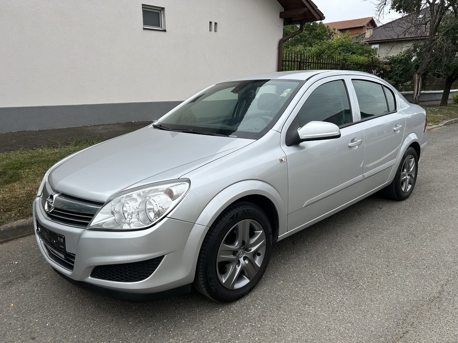Opel Astra 1.6 Benzina 116 Cp an 2009  Sedan