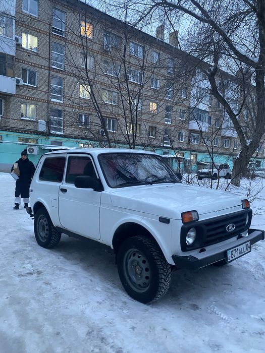 Нива 2121  год 2011