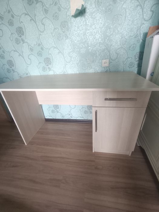 Стол письменный, стол жазатын.