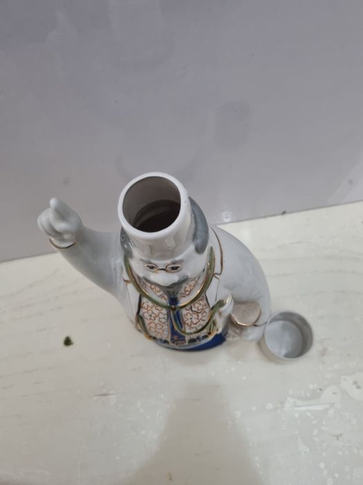 Штоф фарфор с рюмочкой. Новый.