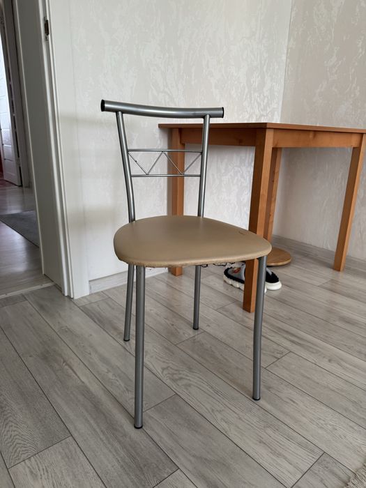 Продам кухонный стол