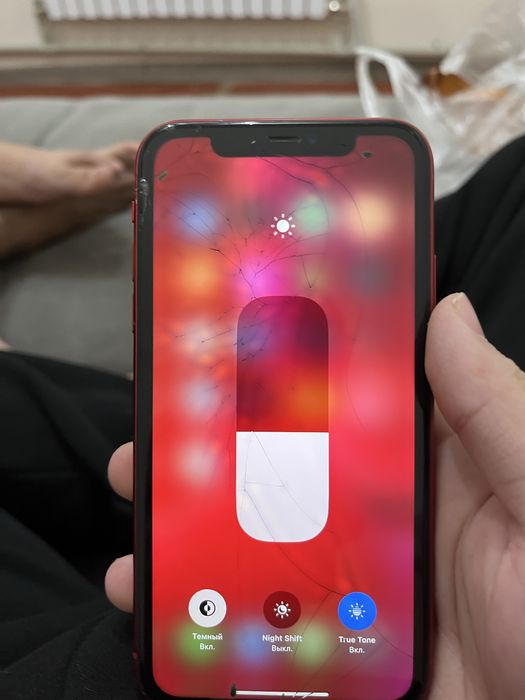 Айфон 11 красный