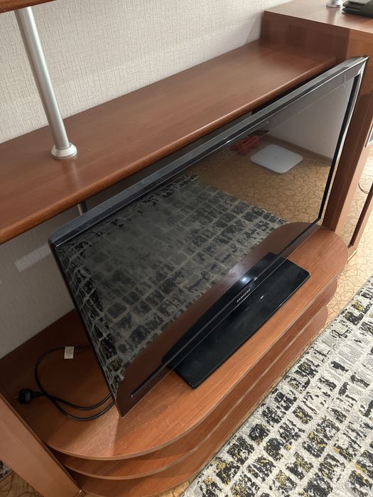 Продам тумбу под телевизор