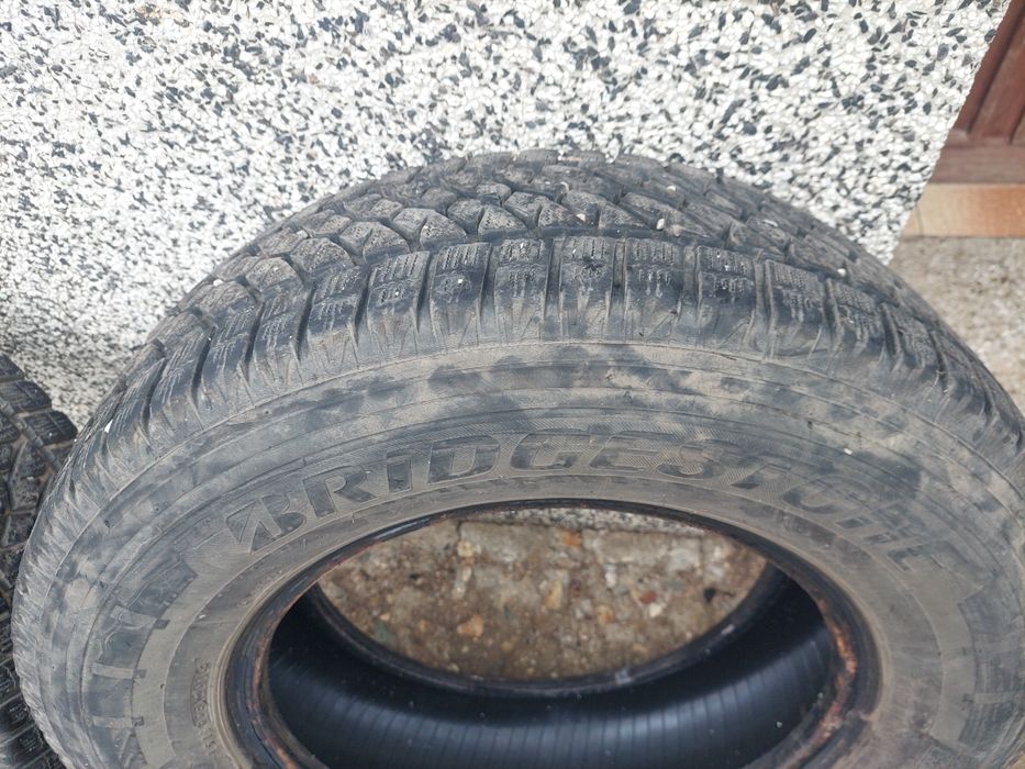 Гуми Бриджстоун  215/70/15С.