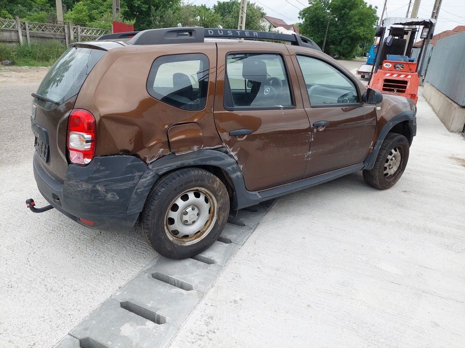 Dezmembrez Dacia Duster 2015 1.6 16 V 2x4 facelift