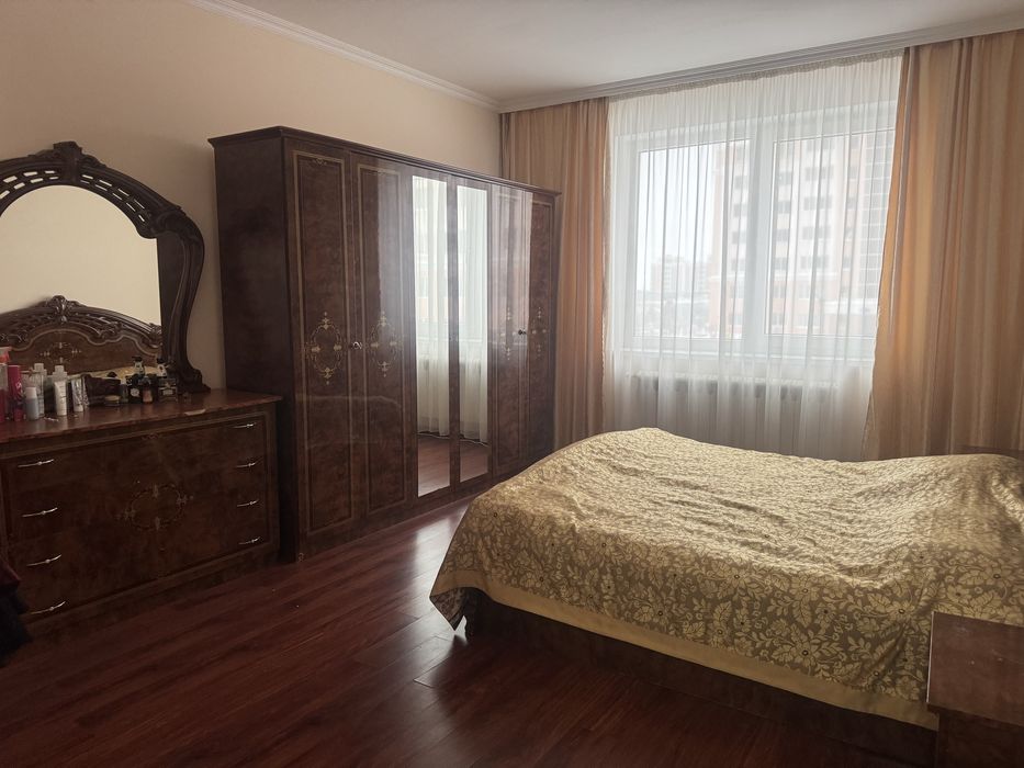 Продам спальный гарнитур