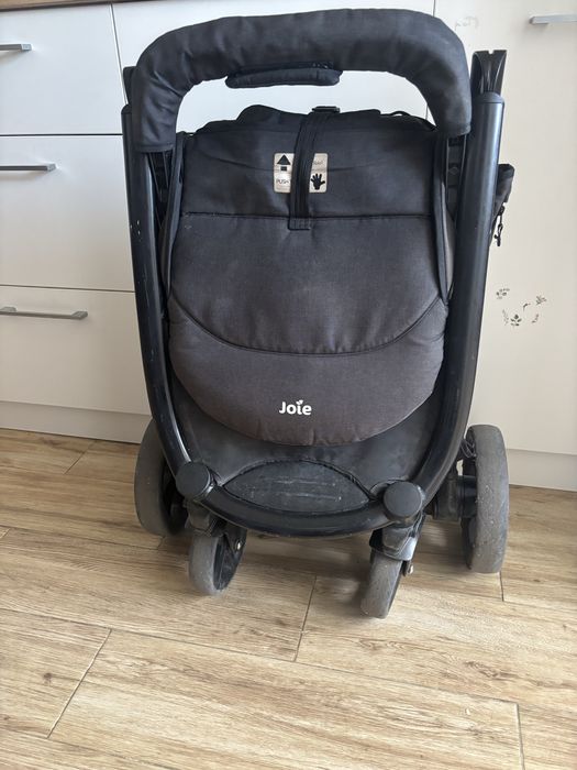 Carucior pliabil Joie folosit 2 ani