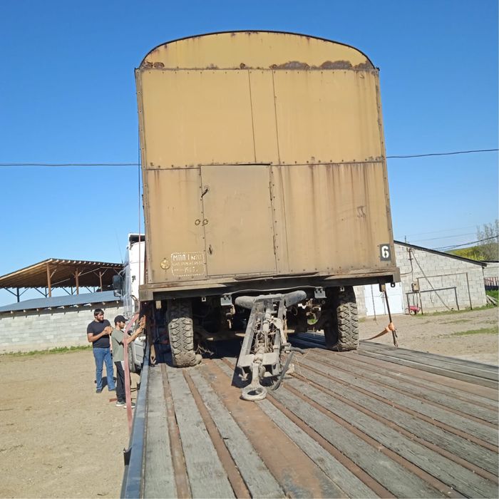 Военный прицеп с будкой дышлом