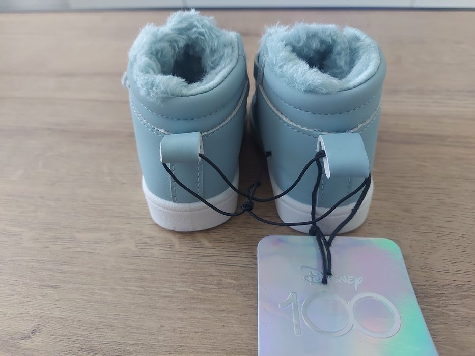 Детски обувки 20,24 номер и боти 25 номер