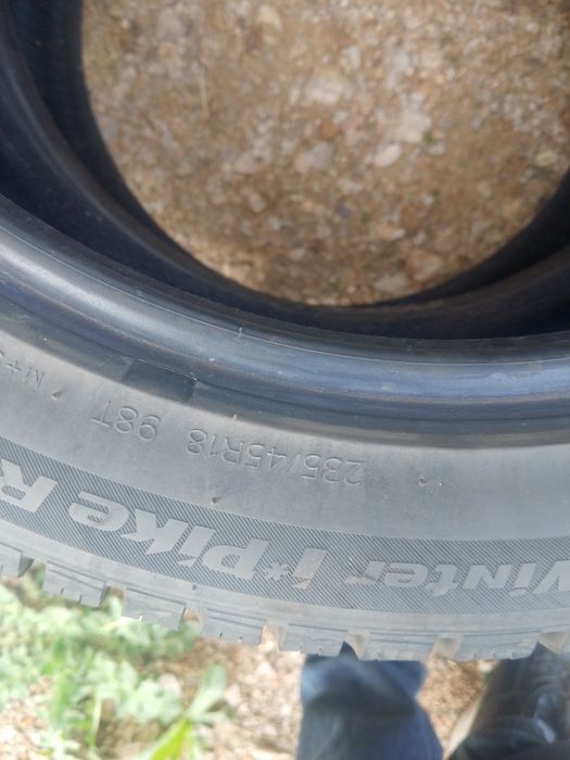 Продам резину 235/45/18