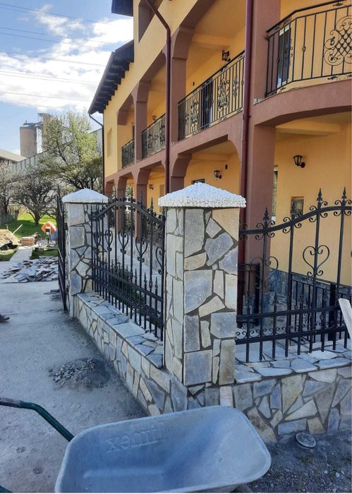 Piatră naturală pentru pavat  alei ,garduri etc .