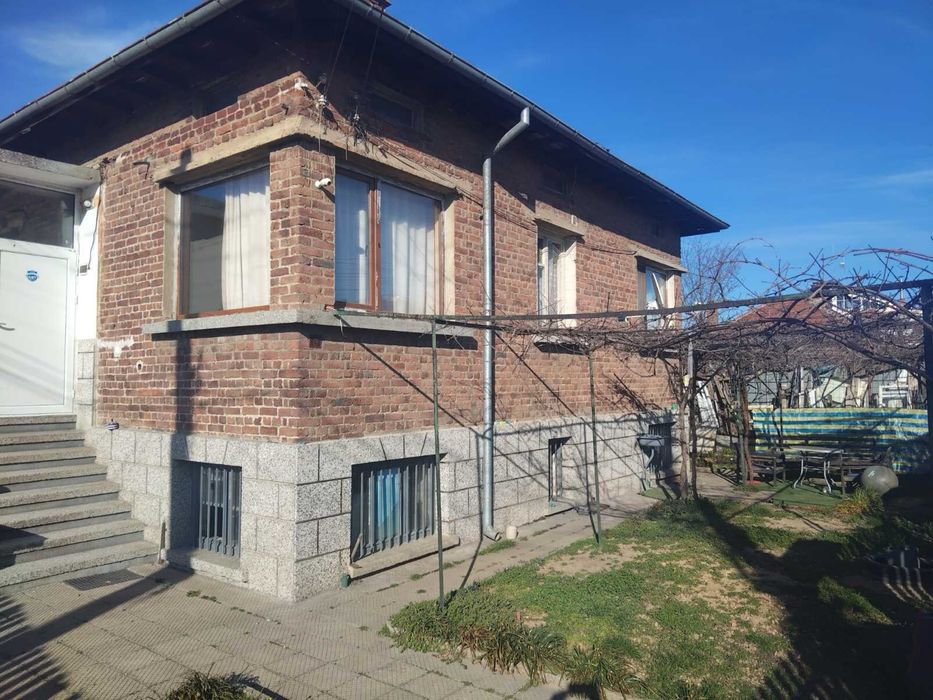 Продава се Къща в Казанлък - 100 кв.м за 730 €/кв.м - Снимка #1