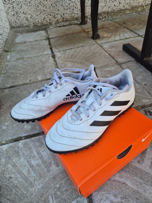 Футболни обувки, стоножки!