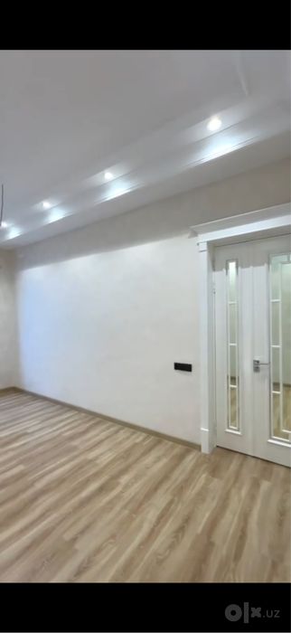 Коттедж сотилвоти 2коган -1,9сот,квартира нархида тоза хиштан