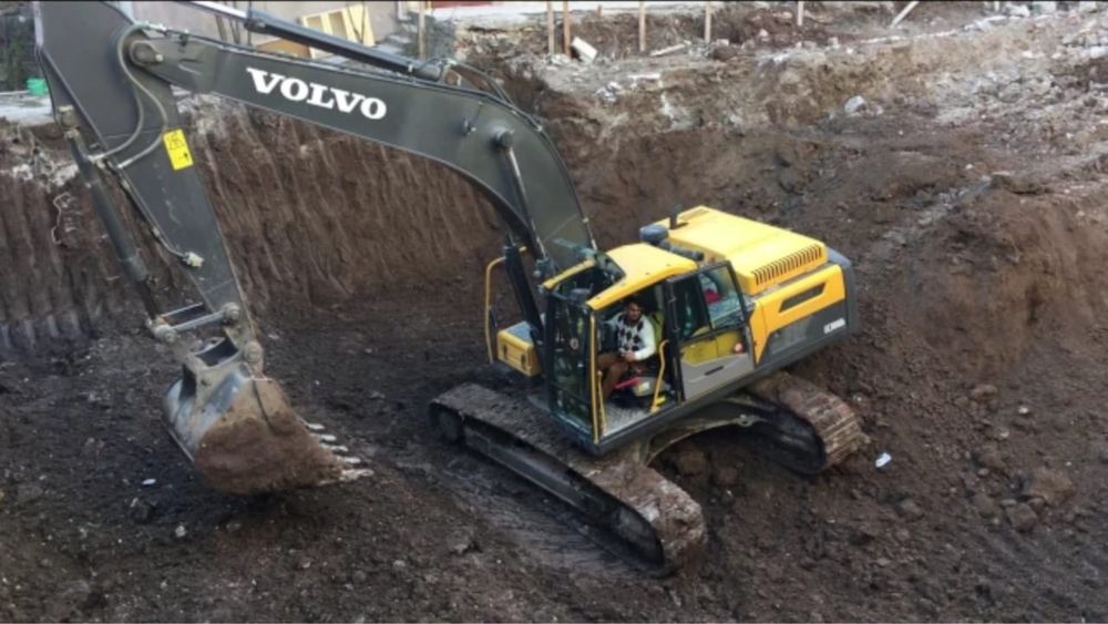 Soluții Complete de Demolare și Excavare