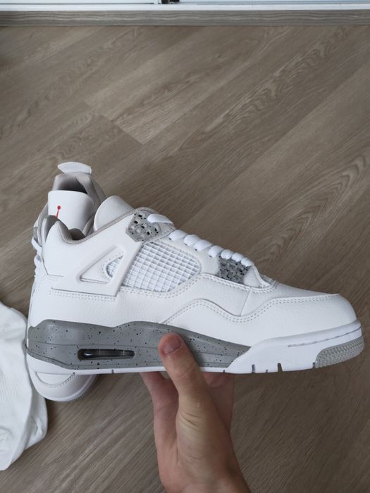 Adidași Nike Air Jordan 4 Retro White Oreo Mărimea 42, sosete Nike gratis