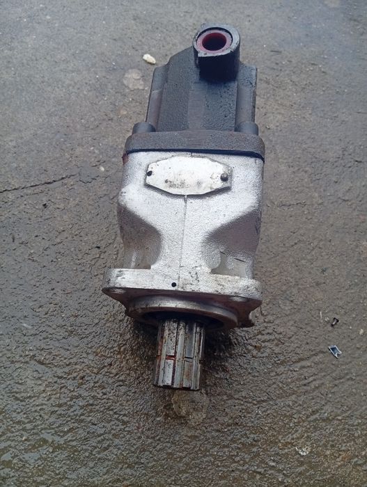 Vând pompa basculare raba