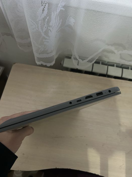 Lenovo ideapad 1