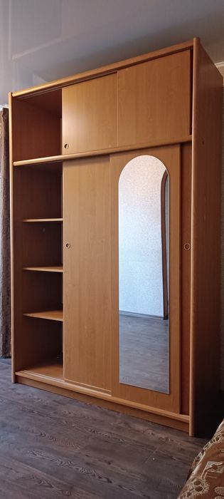 Шкаф купе с зеркалом