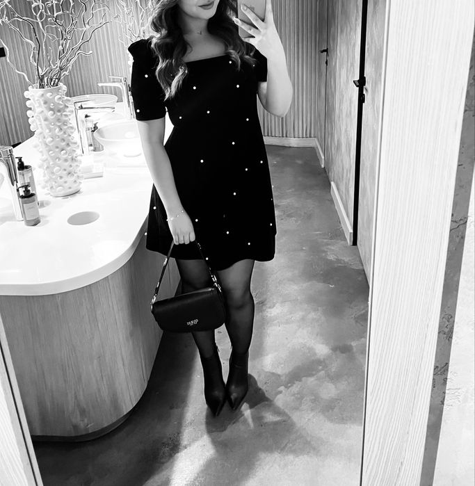 Черное платье с бусинками