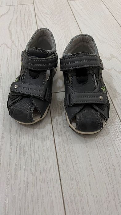 Сандали для мальчика в иделаьном состоянии