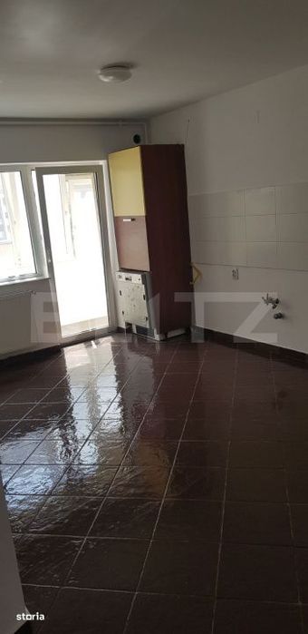 Apartament cu 3 camere, 59 mp, etajul 1, parcare cu CF, zona centrala — fotografia 1