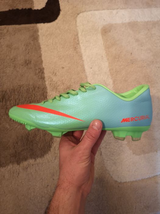 Vând ghete de fotbal Nike Mercurial în stare foarte bună