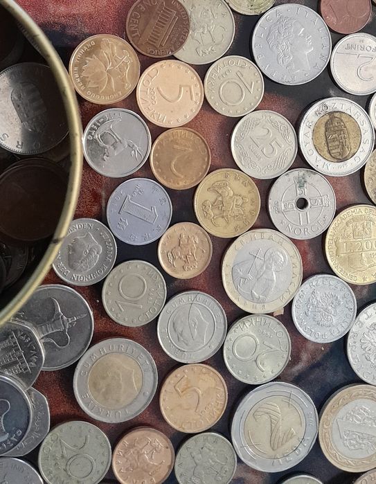 550 mnde vechi  peste 15 Țări plus geanta aluminiu ptr monede cadou
