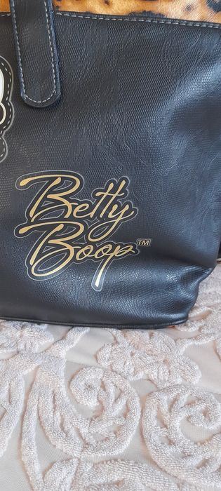Оригинална дамска чанта Betty Boop-като нова,леопрадов принт