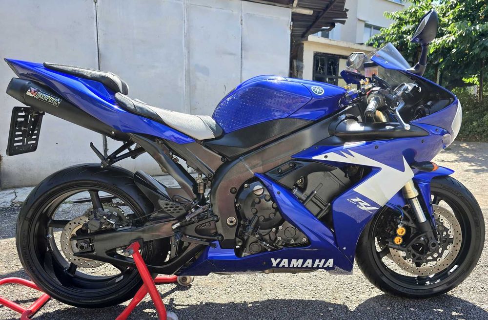 Yamaha YZF-R1 1000 AKRAPOVIC