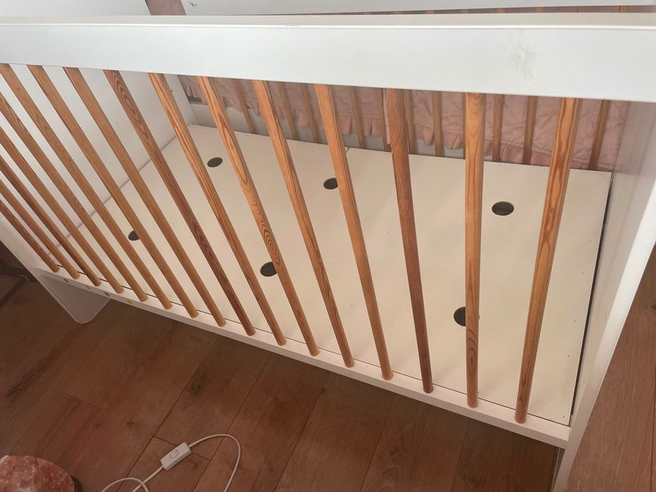 Pat de lemn pentru copii 120 cm pe  60 cm,fără saltea în stare bună