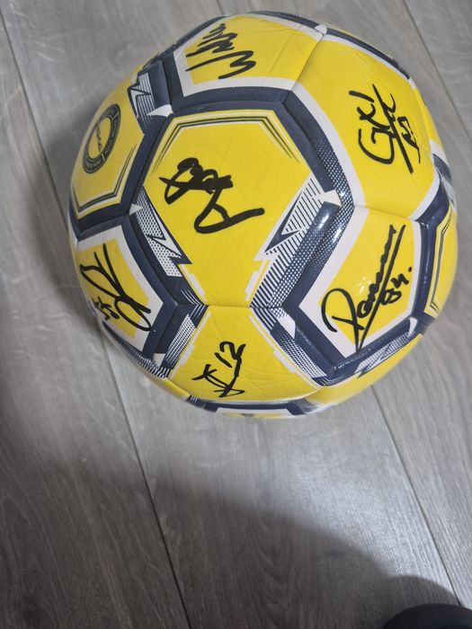 Minge de fotbal cu romania semnata de echipa stelei din liga a 2 a