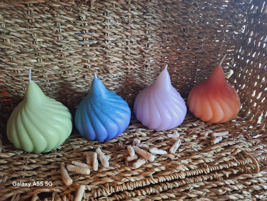 Свещи ръчно изработени