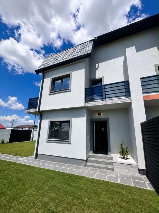 Vând casă duplex