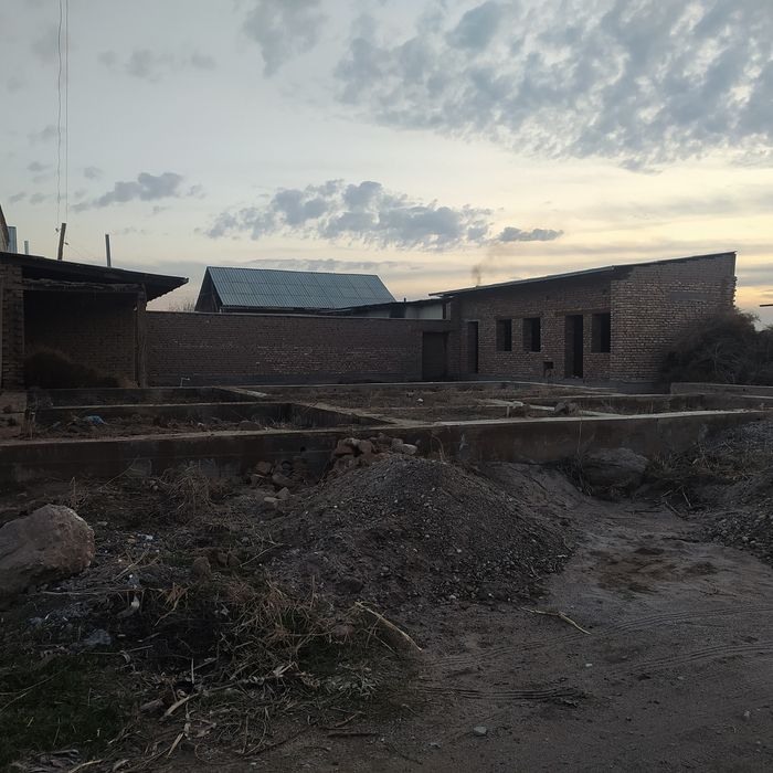 Курилиши тугалланмаган ховли